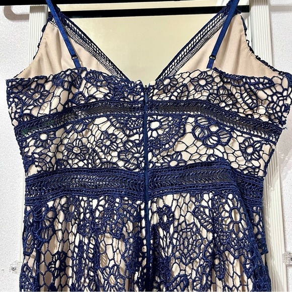 Elegant Blue Lace Midi Dress - Picture 8 of 12